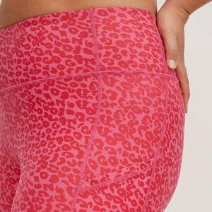 Torrid Performance Core Crop Leggings, Size 3X, Pink Leopard with pockets EUC